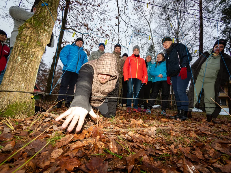 Zajęcia na świeżym powietrzu sprawiają, że team building staje się skuteczniejszy.